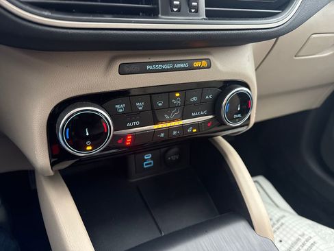 Used 2022 Ford Escape SEL image 38