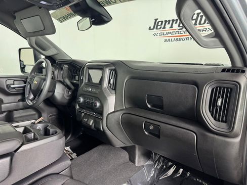 Used 2024 Chevrolet Silverado 2500 Custom AWD/4WD image 31