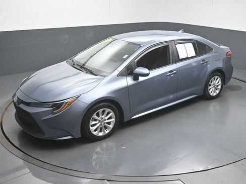 Used 2021 Toyota Corolla LE w/ LE Convenience Package FWD image 41