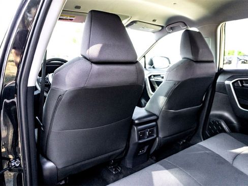 Used 2025 Toyota RAV4 XLE image 28