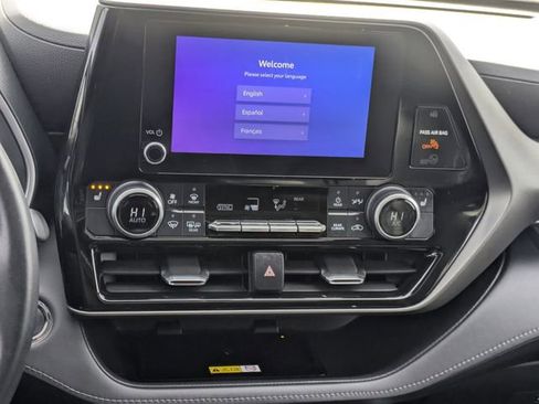 Used 2023 Toyota Highlander XLE image 15