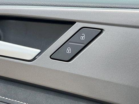 New 2025 Volkswagen Taos SE image 13