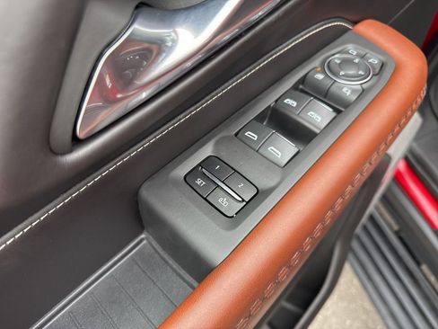 Used 2023 GMC Yukon XL Denali Ultimate image 11