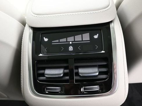 New 2026 Volvo XC90 B6 Ultra w/ Protection Package Premier AWD/4WD image 35