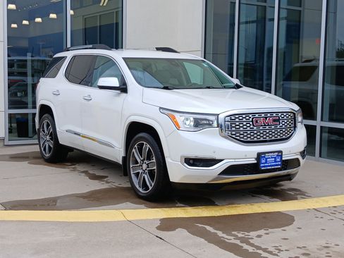 Used 2017 GMC Acadia Denali w/ Technology Package image 5
