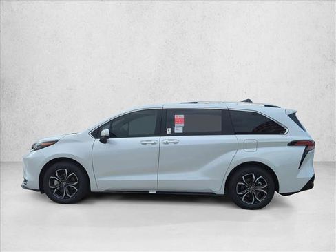 New 2026 Toyota Sienna Platinum image 8