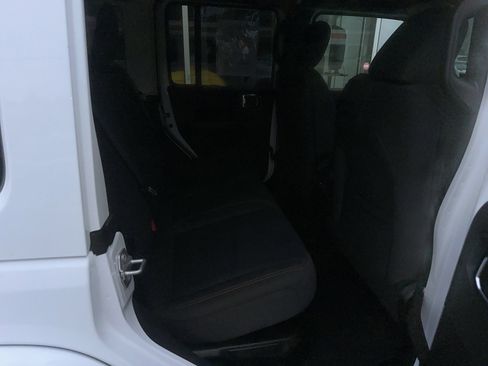 Used 2025 Jeep Wrangler Unlimited Sahara w/ Safety Group AWD/4WD image 11