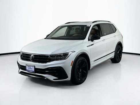 Used 2023 Volkswagen Tiguan SE R-Line image 1