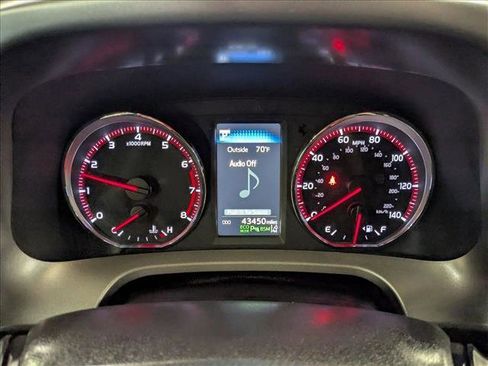 Used 2017 Toyota RAV4 SE image 11