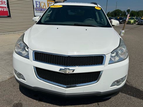 Used 2012 Chevrolet Traverse LT FWD image 2