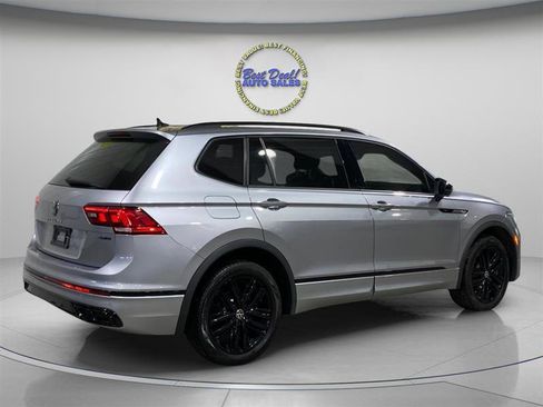Used 2022 Volkswagen Tiguan SE R-Line image 6