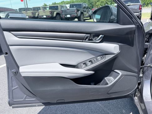 Used 2018 Honda Accord LX image 26