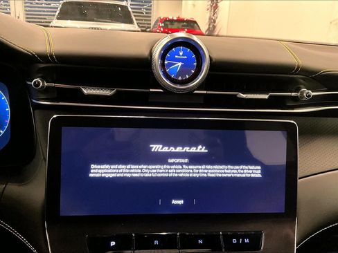 Used 2023 Maserati Grecale Trofeo AWD/4WD image 28