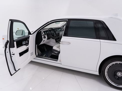 Used 2023 Rolls-Royce Phantom Sedan RWD image 10