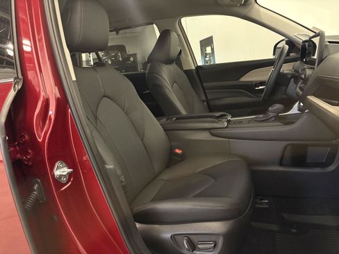 Used 2026 Toyota Grand Highlander AWD image 41