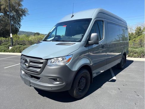 Used 2025 Mercedes-Benz Sprinter 2500 image 3