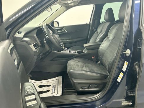 Used 2023 Mitsubishi Outlander SE image 9