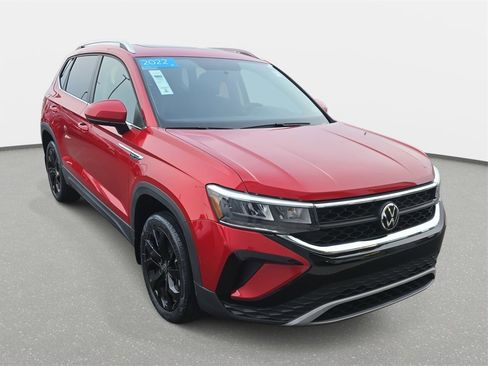 Used 2022 Volkswagen Taos SE image 3