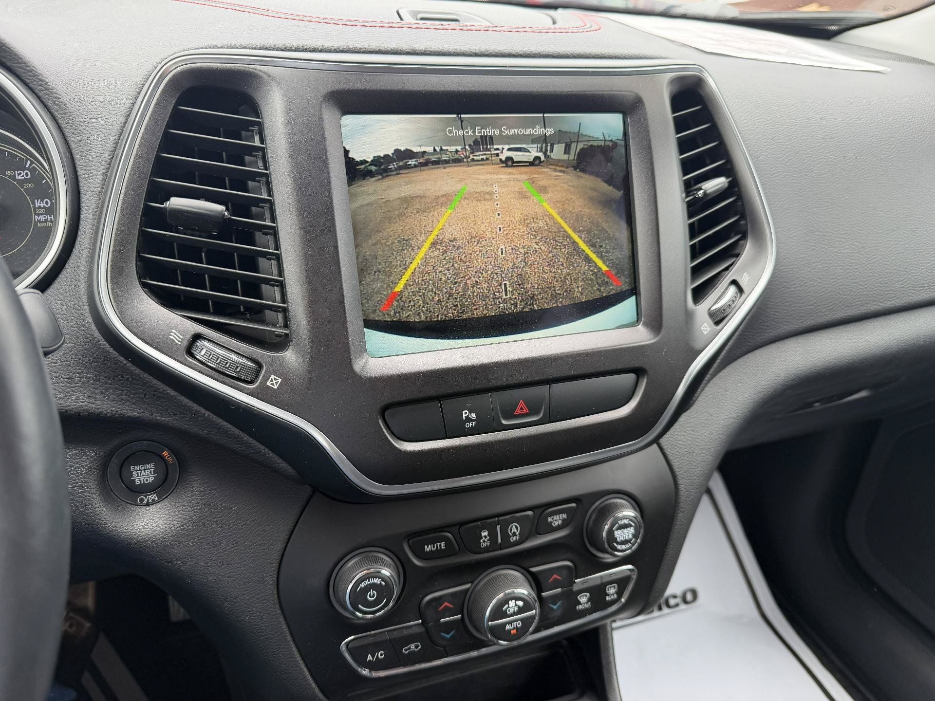 Used 2019 Jeep Cherokee Trailhawk AWD/4WD image 12