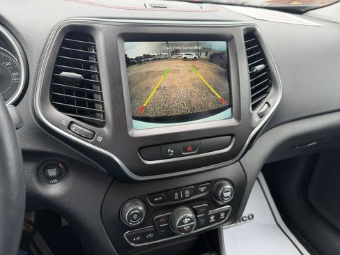Used 2019 Jeep Cherokee Trailhawk AWD/4WD image 12