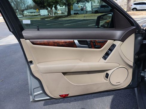 Used 2013 Mercedes-Benz C 250 Sport image 23