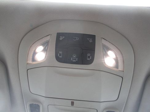 Used 2019 Chrysler Pacifica Limited FWD image 23