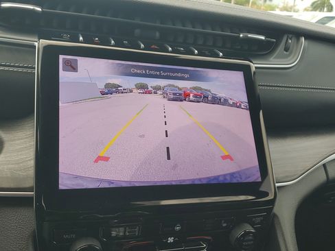 Used 2024 Jeep Grand Cherokee Limited w/ Black Appearance Package image 10