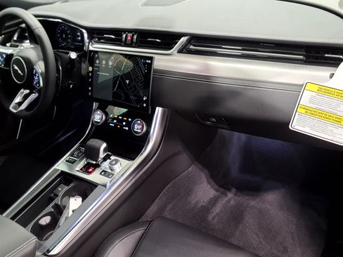 New 2024 Jaguar XF R-Dynamic SE image 4