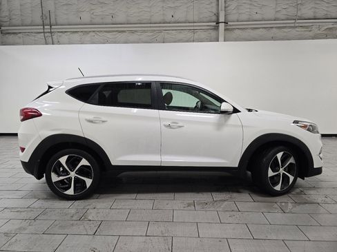 Used 2016 Hyundai Tucson Sport image 16