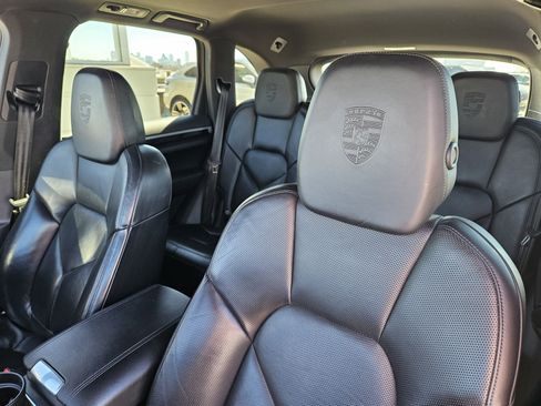 Used 2017 Porsche Cayenne Platinum Edition image 6