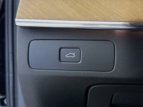 Certified 2025 Volvo XC90 B6 Plus image 10