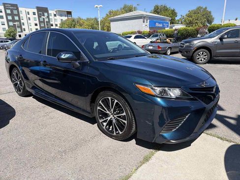 Used 2019 Toyota Camry SE FWD image 6