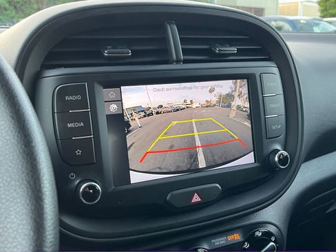 Used 2025 Kia Soul LX w/ LX Technology Package image 24