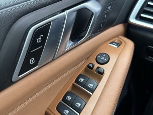 Used 2023 BMW X5 xDrive45e image 18