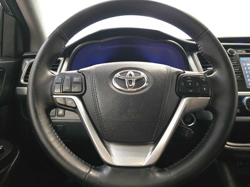 Used 2015 Toyota Highlander XLE AWD/4WD image 11