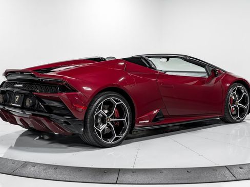 Used 2022 Lamborghini Huracan EVO RWD image 3