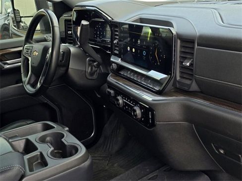 Used 2024 Chevrolet Silverado 2500 LT image 14