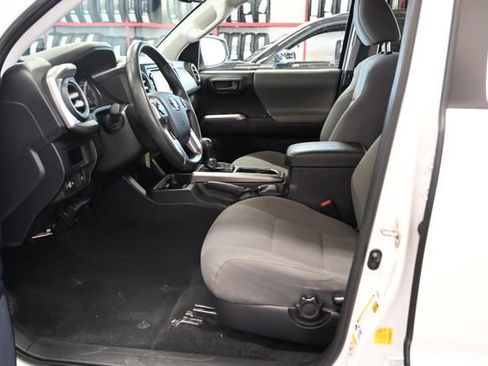 Used 2019 Toyota Tacoma SR5 AWD/4WD image 11