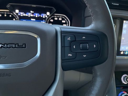 Used 2021 GMC Yukon Denali w/ Denali Premium Package image 16