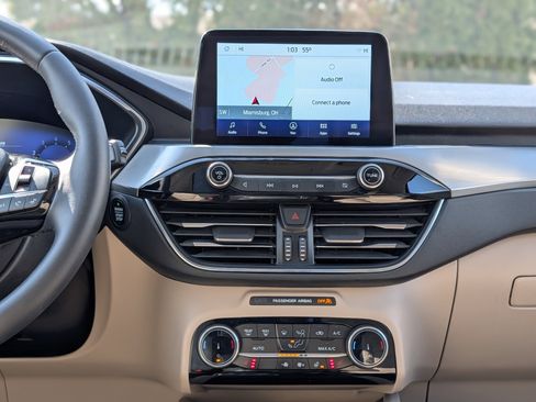 Used 2022 Ford Escape Titanium w/ Class II Trailer Tow Package image 15