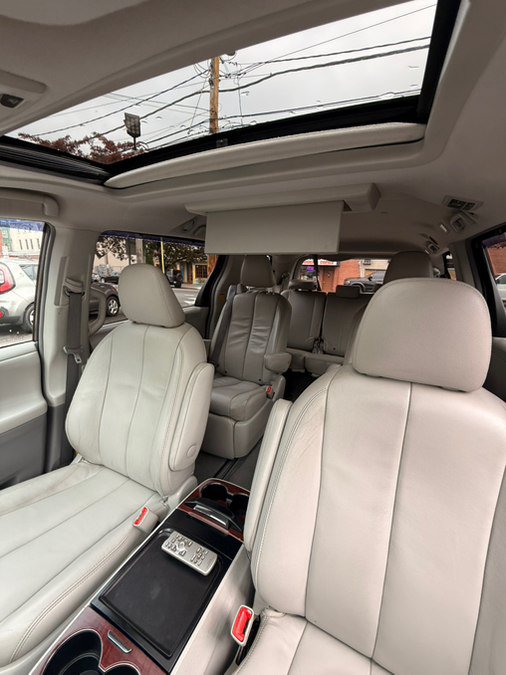 Used 2013 Toyota Sienna XLE w/ Premium Pkg AWD/4WD image 24