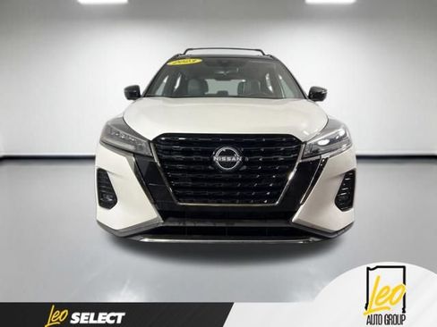 Used 2023 Nissan Kicks SR w/ SR Premium Package FWD image 2