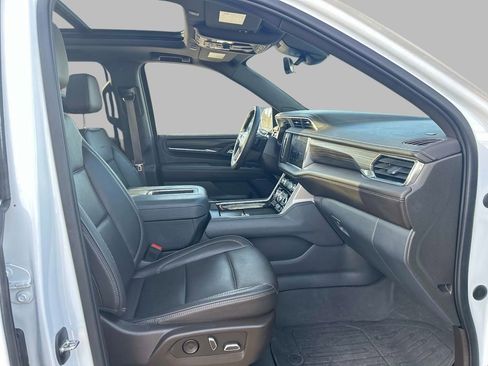 Used 2023 GMC Yukon XL Denali w/ Denali Reserve Package image 12
