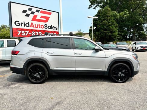 Used 2024 Volkswagen Atlas SE AWD/4WD image 2