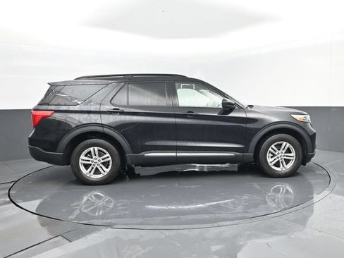 Used 2023 Ford Explorer XLT w/ Equipment Group 202A AWD/4WD image 4