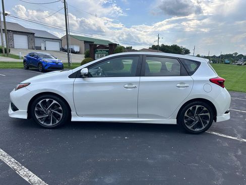 Used 2018 Toyota Corolla iM w/ All-Weather Mat Package FWD image 4