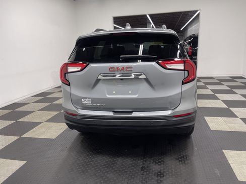 Used 2023 GMC Terrain SLE w/ Driver Convenience Package image 3