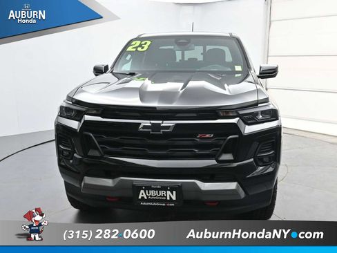 Used 2023 Chevrolet Colorado Z71 w/ Z71 Convenience Package 2 AWD/4WD image 3
