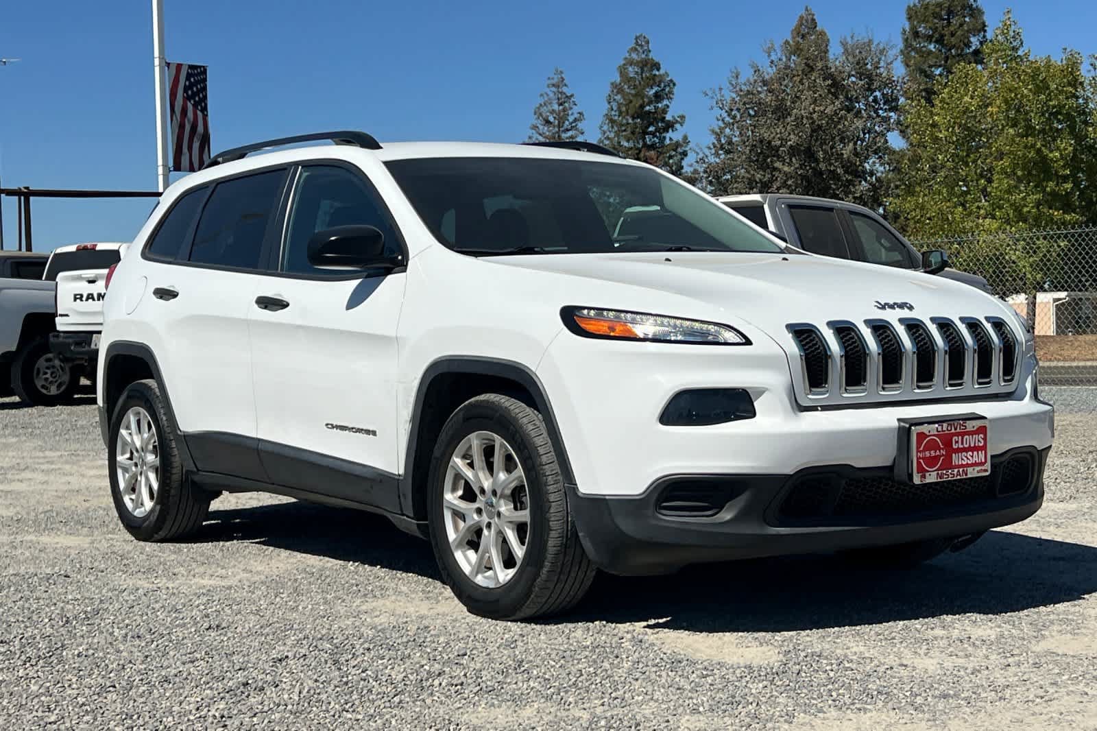 Used 2016 Jeep Cherokee Sport FWD image 10
