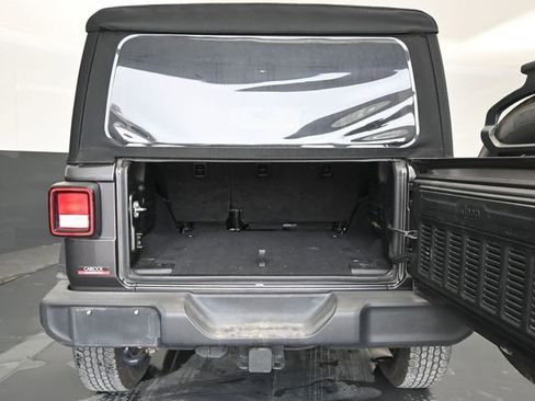 Used 2018 Jeep Wrangler Unlimited Sport S image 12